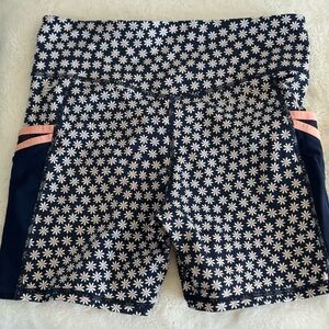 Fabletics Trinity Motion365 Mid Rise 5'' Short in Abyss Porter Daisy/Pink Dust